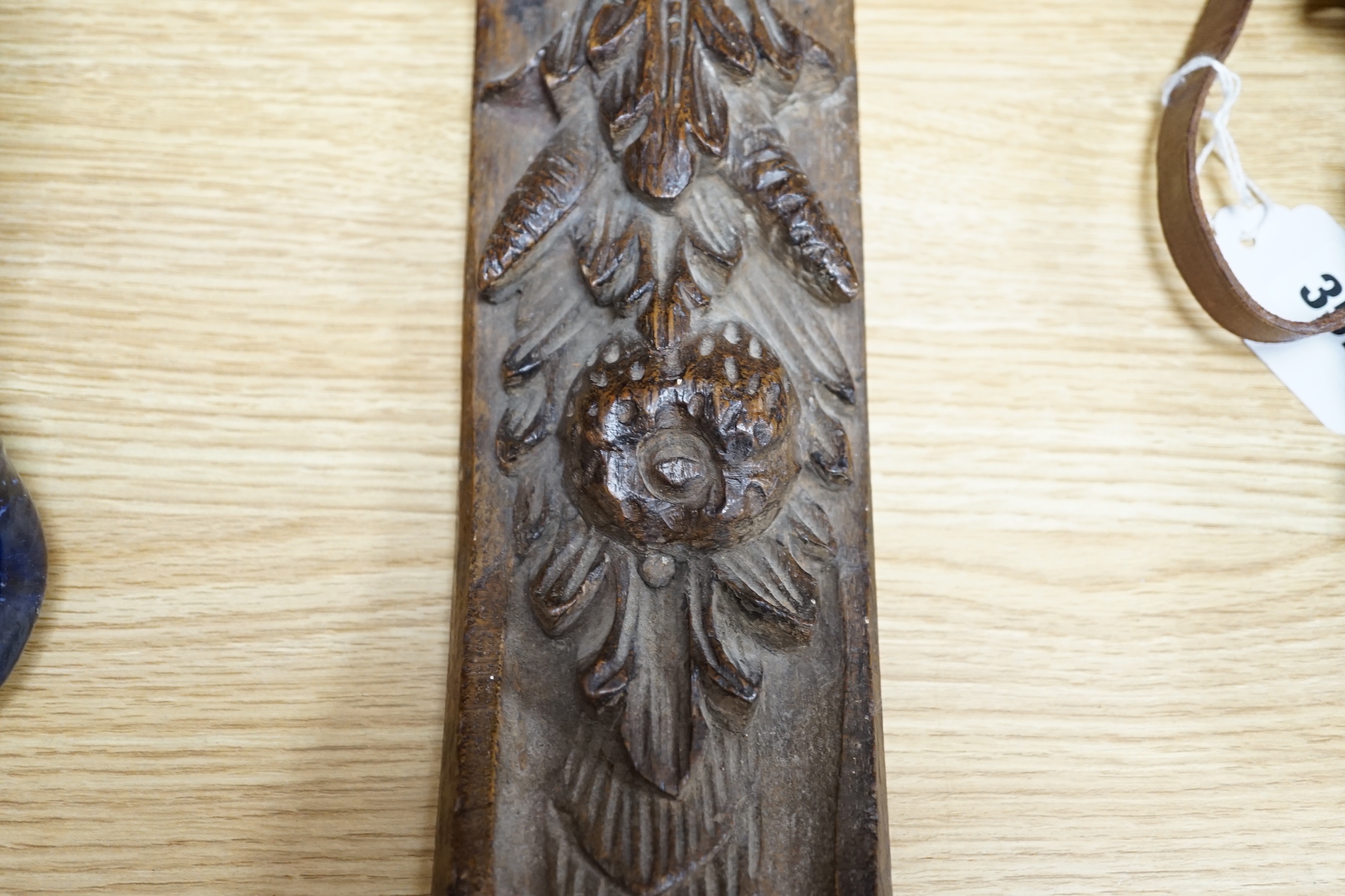 An 18th century carved oak appliqué, 70cm